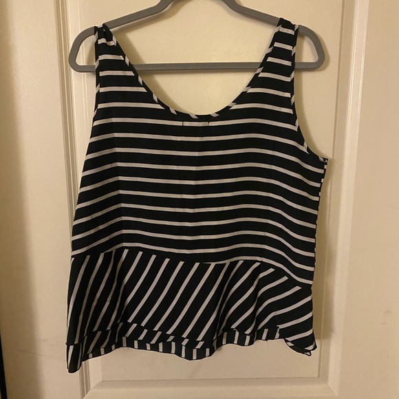 NWT black and white striped tank - GAP - Size Large L - Picture 2 of 4